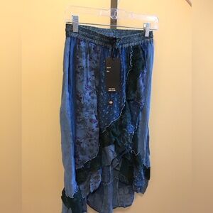 YOUNG THREADS NWT Skirt Blue Pattern Gauge Size Medium